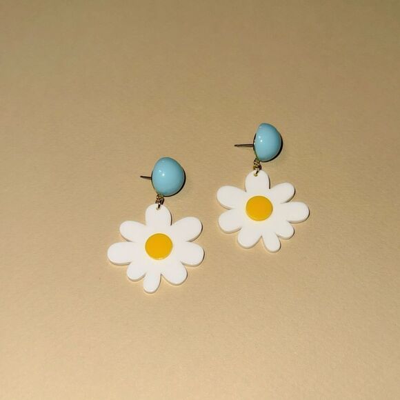 Free People Jewelry - Flower drop earrings N915